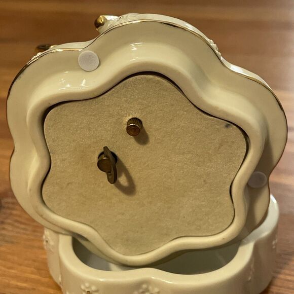 Lenox WINTER WONDERLAND Christmas Snowman Music Box Fine Porcelain Trinket Box - Picture 5 of 12